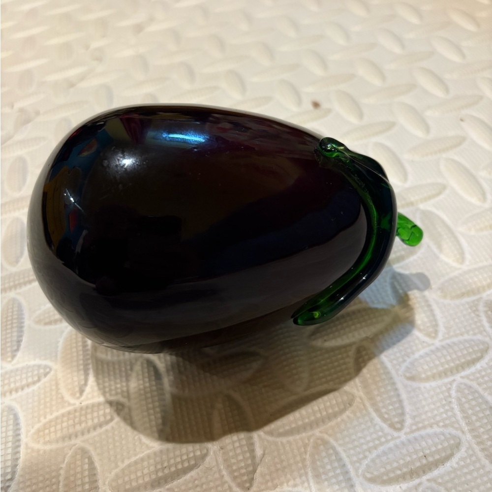 Art glass vintage eggplant figurine paperweight handmade